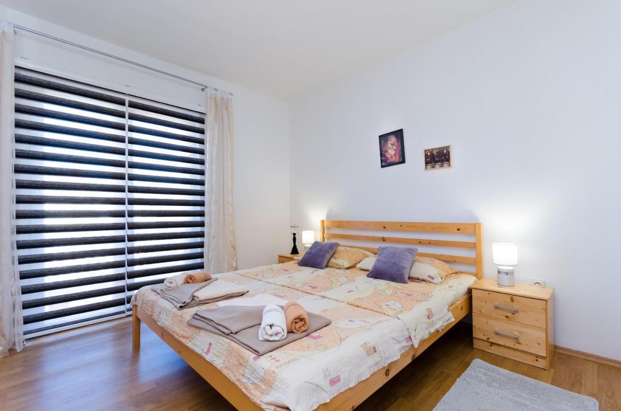 Apartments Luka Supetarska Draga Exterior photo
